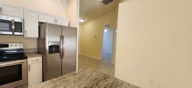 Building Photo - 3 bedroom 2 bath 1 car garage