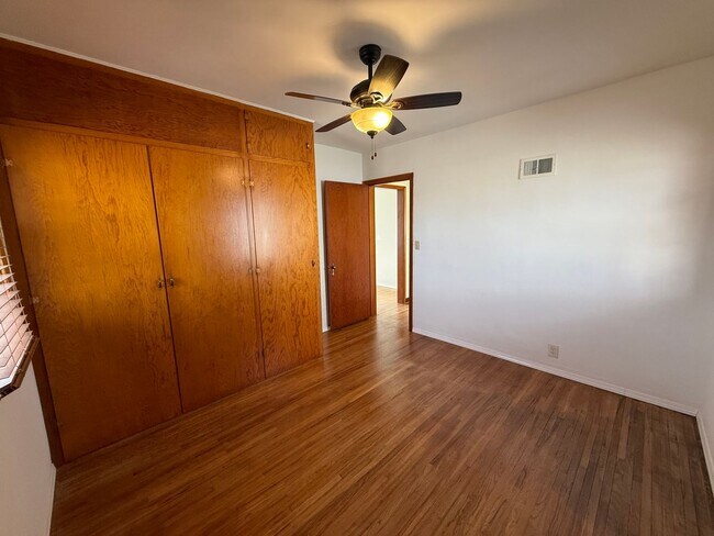 Building Photo - Three Bedroom, One and half bathroom, Attached Two Car Garage, Central Air!