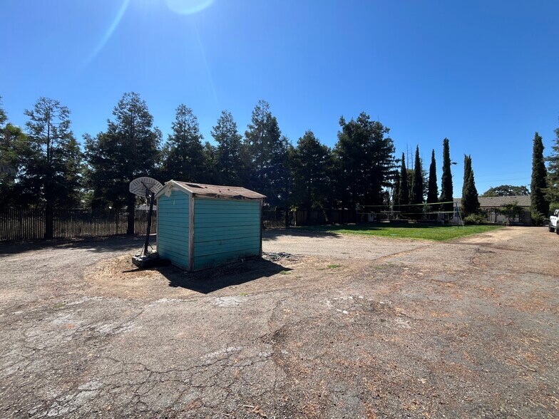 Building Photo - 4625 Quashnick Rd