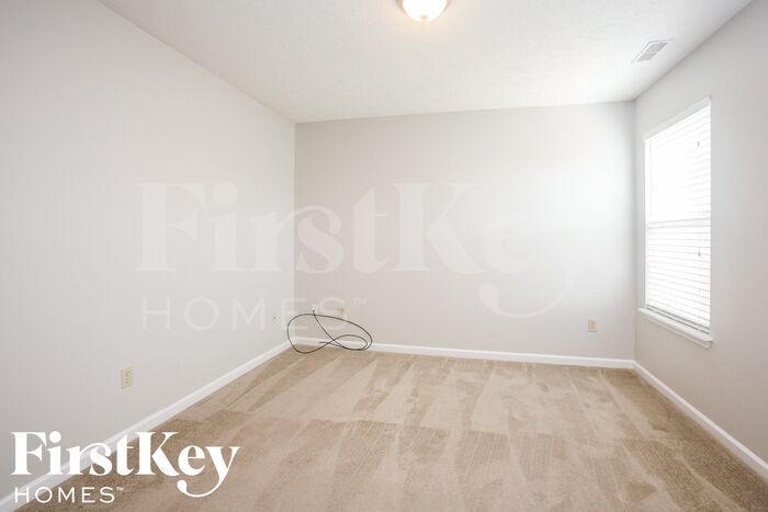 Building Photo - 2547 Greythorne Dr