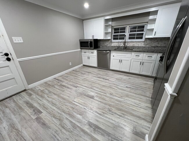 Building Photo - 146 Westward Ho Dr