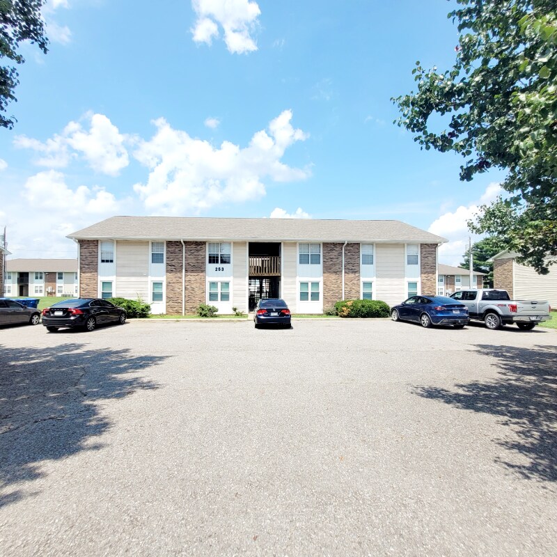 Building Photo - 253 White Oak Rd