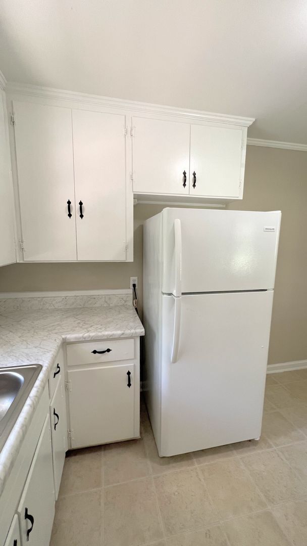 Building Photo - Hello Gorgeous !! 3- bedroom just waiting ...