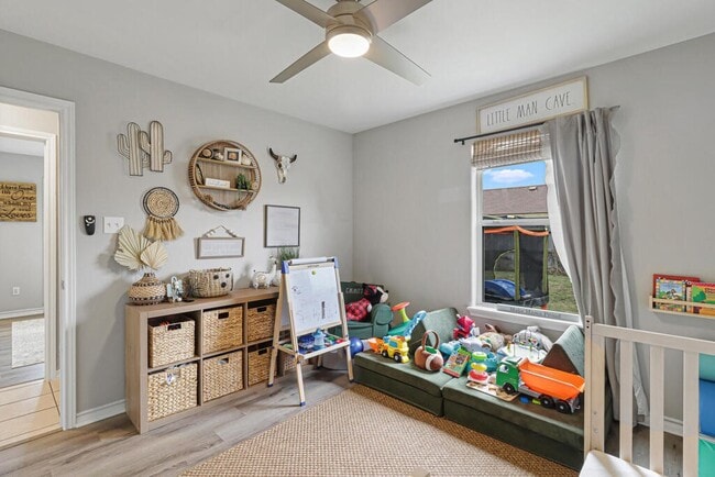 Building Photo - 5725 Ventura Ln