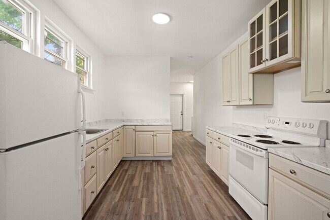Building Photo - Stunning 4 bedroom home in Perry South available now!