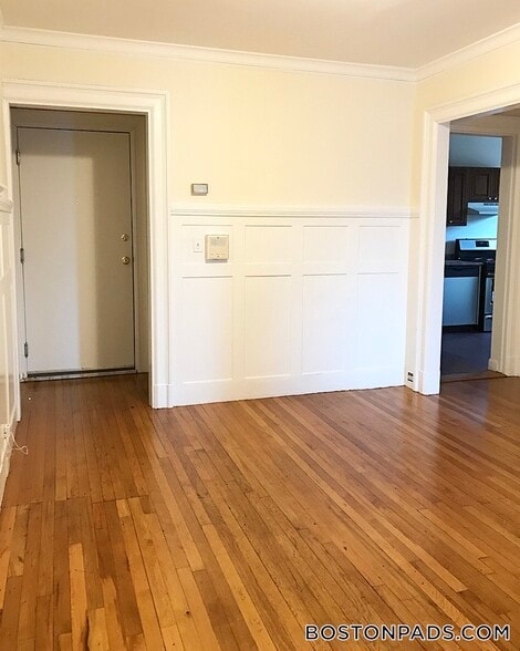 Building Photo - 448 Park Dr