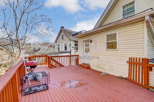 Building Photo - 3246 Linwood Ave
