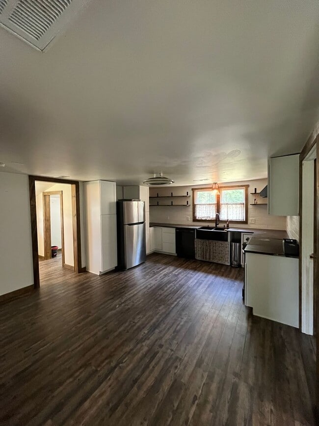 Building Photo - Charming 2 Bedroom Home Located In Holly Springs NC!!!