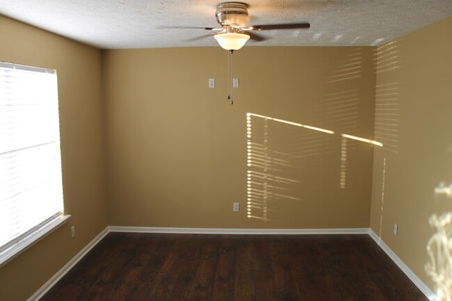 Building Photo - 207 Cobblestone Ct