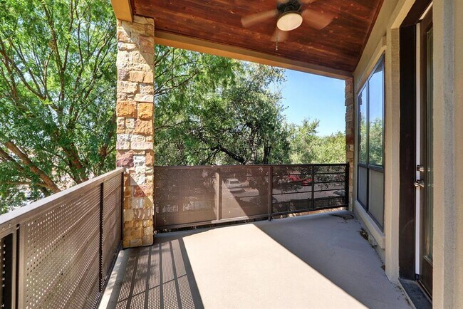 Building Photo - 6533 E Hill Dr
