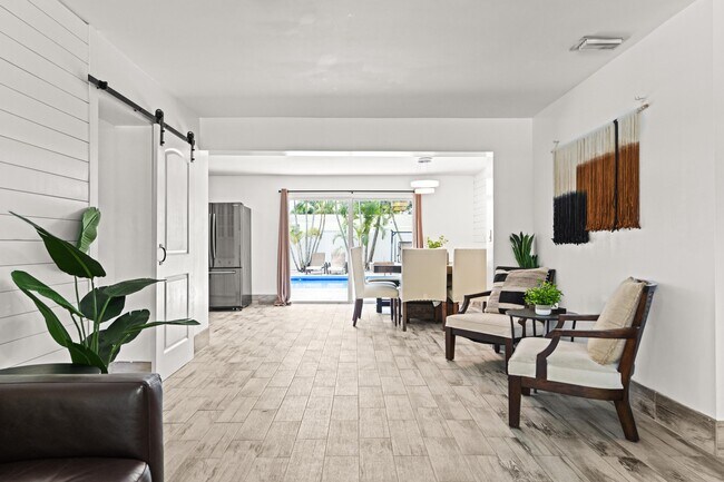 Building Photo - 19165 SE Homewood Ave