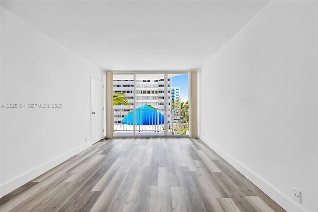 Building Photo - 7601 E Treasure Dr