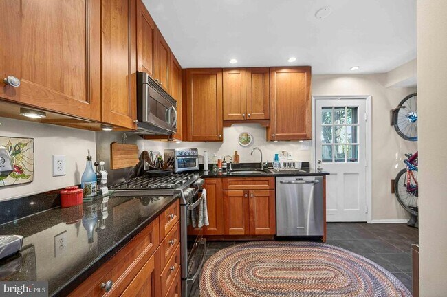 Building Photo - 921 Oronoco St