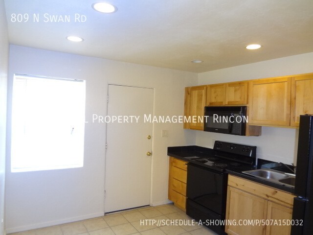 Building Photo - 809 N Swan Rd