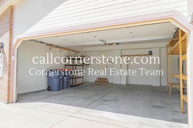 Building Photo - 4640 Kashmire Dr
