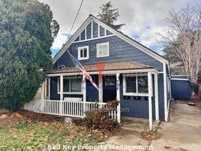 Building Photo - 3rd St Triplex Unit A