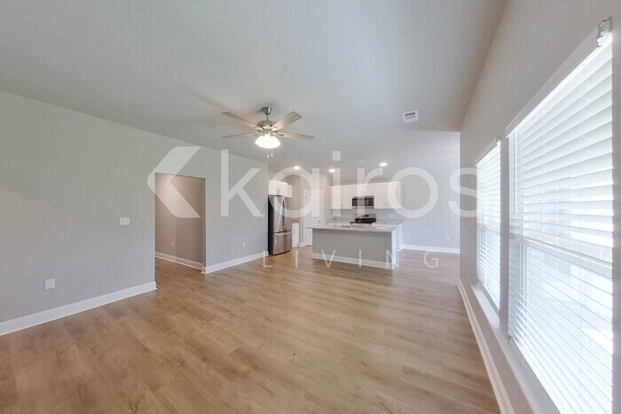 Building Photo - 13778 Pinyon Dr