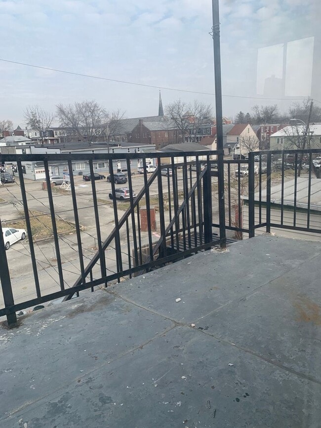 Building Photo - 1 Bedroom Top Floor Apartment-York City SD