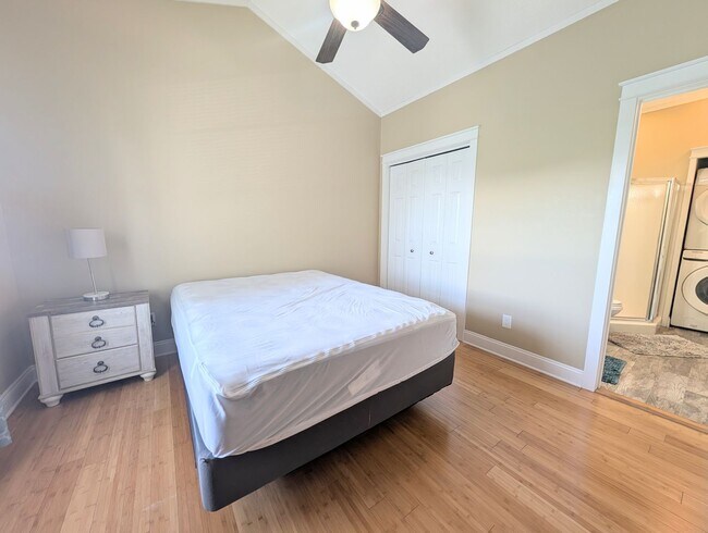 Building Photo - 3947 Gladiola Ct