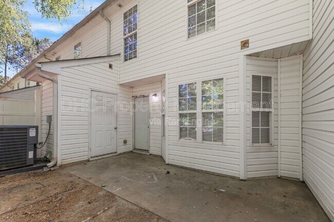 Building Photo - 5625 Strathmoor Manor Cir