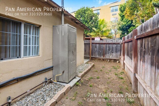 Building Photo - 15443 Van Buren St