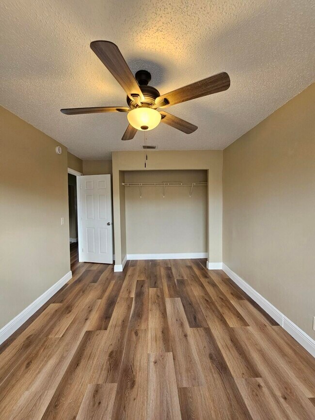 Building Photo - 4786 Orleans Ct