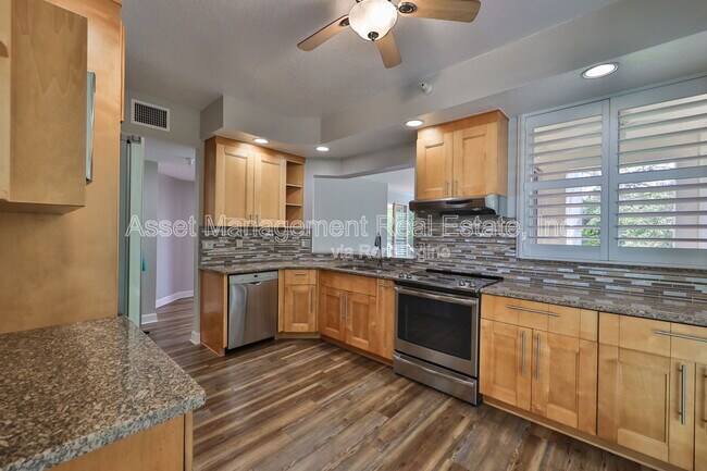 Building Photo - 4801 Osprey Dr S