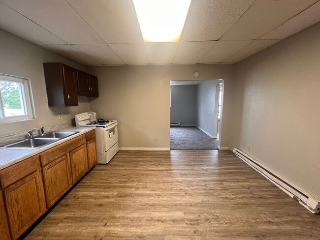 Building Photo - Preleasing for August 2026! 2 Bedrooms Home located in Downtown Muncie!