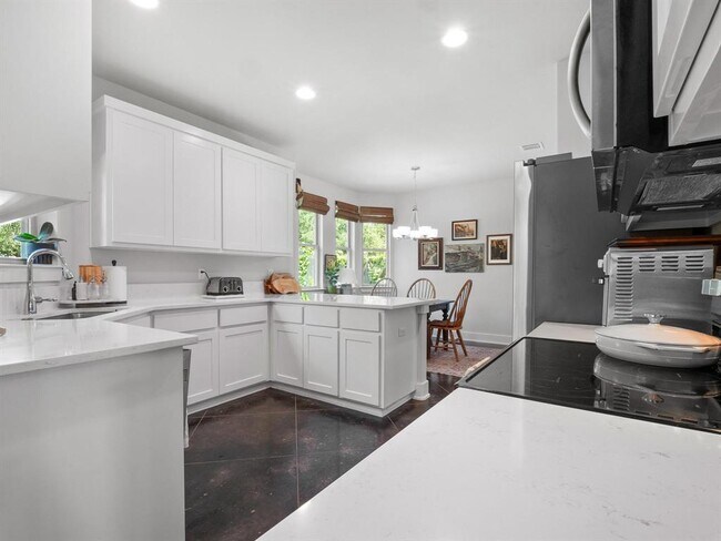 Building Photo - 10103 Twin Lake Loop