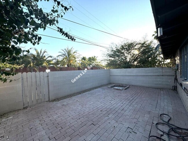 Building Photo - 1 Bedroom 1 bath with private yard! Water,...