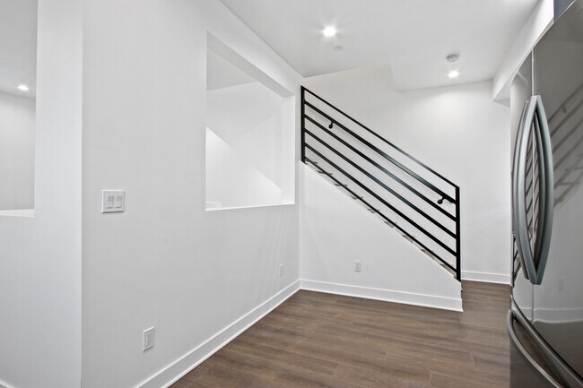 Building Photo - 1139 S Lorena St