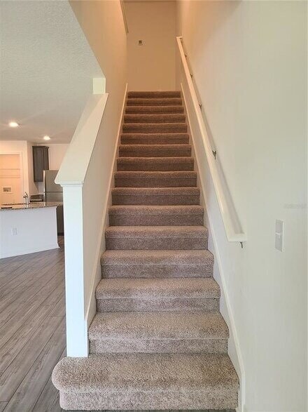 Building Photo - Beautiful 2-Bedroom Townhouse in Tampa | Brand New Paint & Vinyl Floors!
