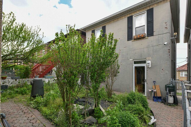 Building Photo - 610 Columbia Ave