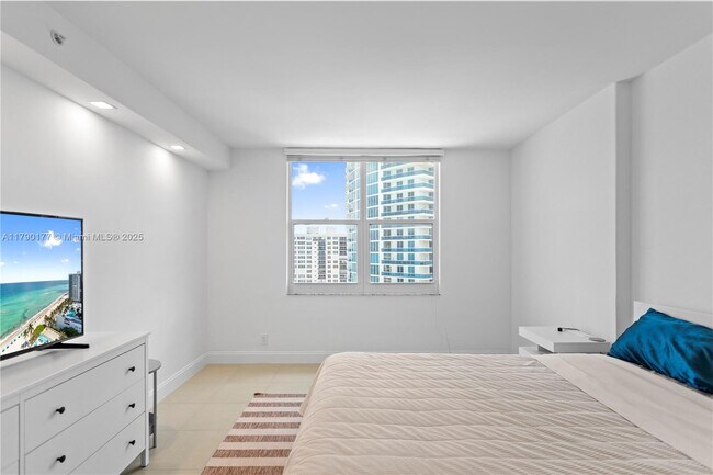 Building Photo - 2501 S Ocean Dr