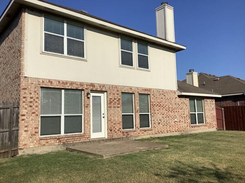 Building Photo - 729 Ash Ln