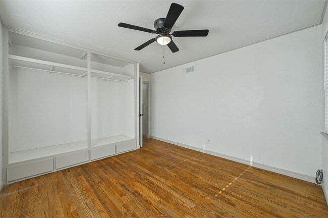 Building Photo - 2312 N Warren Ave