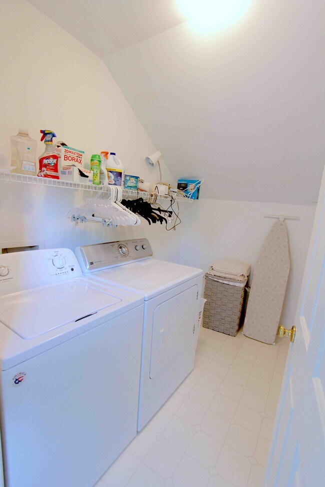 Building Photo - 5711 Chadwick Ln