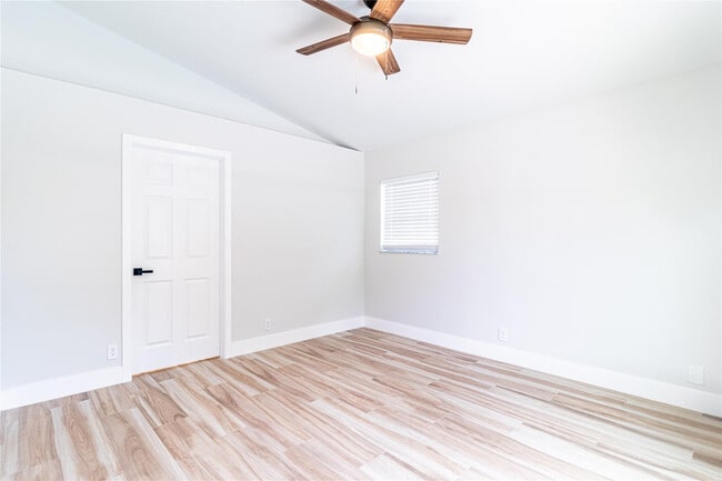 Building Photo - 305 S Swinton Ave