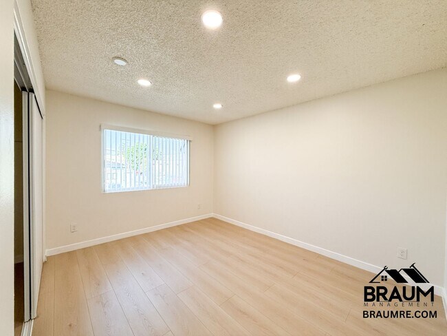 Building Photo - 4636 Laurel Canyon Blvd
