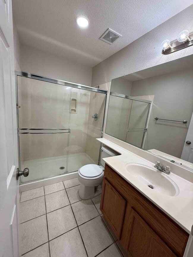 Building Photo - Great 4 Bedroom with Pool