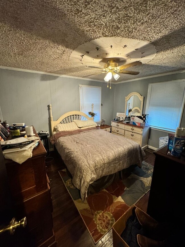 Building Photo - 3 bed house in Church Hill! Central HVAC, laundry, yard with shed!