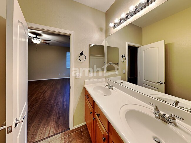 Building Photo - 3860 E Flower St