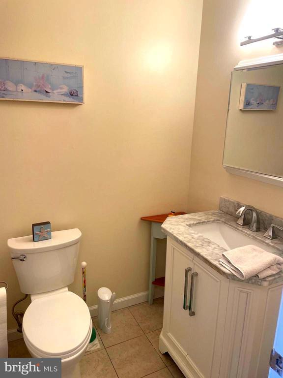 Building Photo - 14402 Jarvis Ave