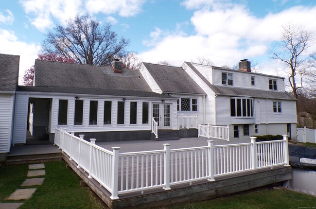 Building Photo - 53 Stonehedge Dr S