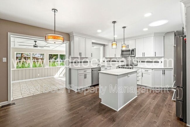 Building Photo - 8635 Bishops Ln