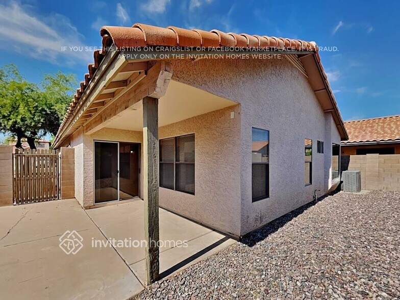 Building Photo - 4534 E Grove Ave
