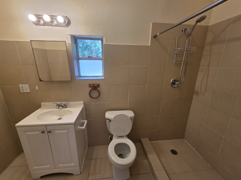 Building Photo - 1085 NW 133rd St