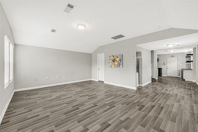 Building Photo - 306 E 38th St