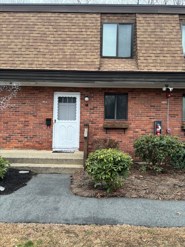 Primary Photo - 11 King Arthur Dr