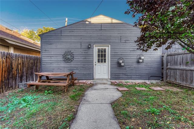 Building Photo - 468 Corona St